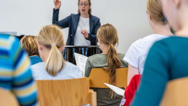 Mädchen ergänzen nun auch Augsburger Domsingknaben