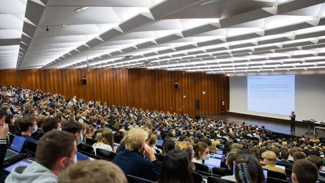 Noch ein Drittel der Hochschulfächer mit Zugangsbeschränkung
