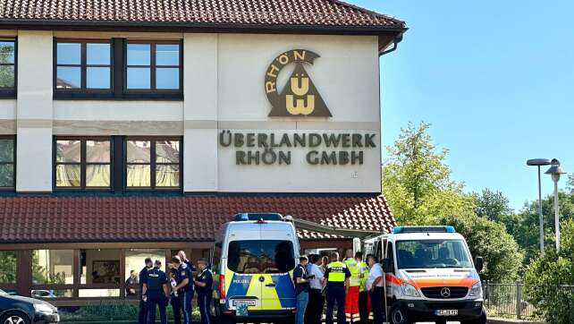 Messer-Angriff auf Kollegen - Eine Tote, zwei Verletzte