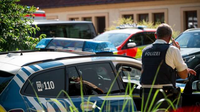 Mann sticht Kollegen am Arbeitsplatz nieder - eine Tote