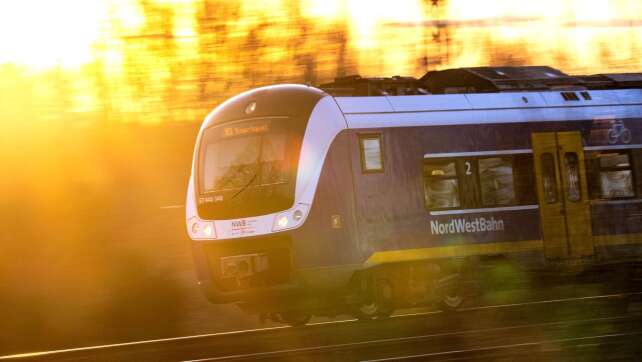 48 Reisende sitzen stundenlang bei Hitze in Bahn fest