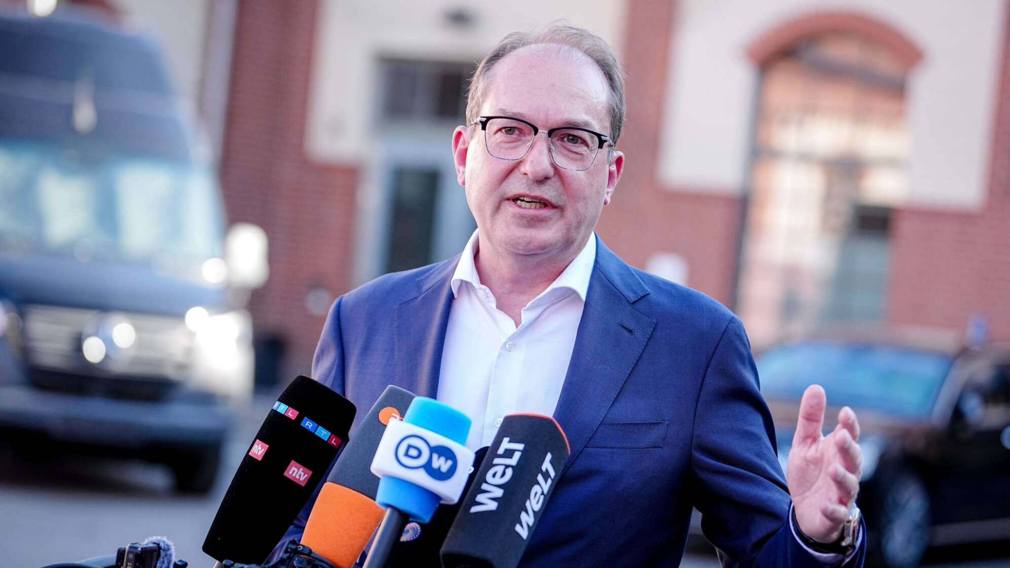 Bundesinnenminister Dobrindt besucht BKA