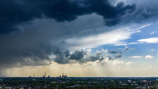Unwetter beenden Hitzewelle - Waldbrände und Windschäden