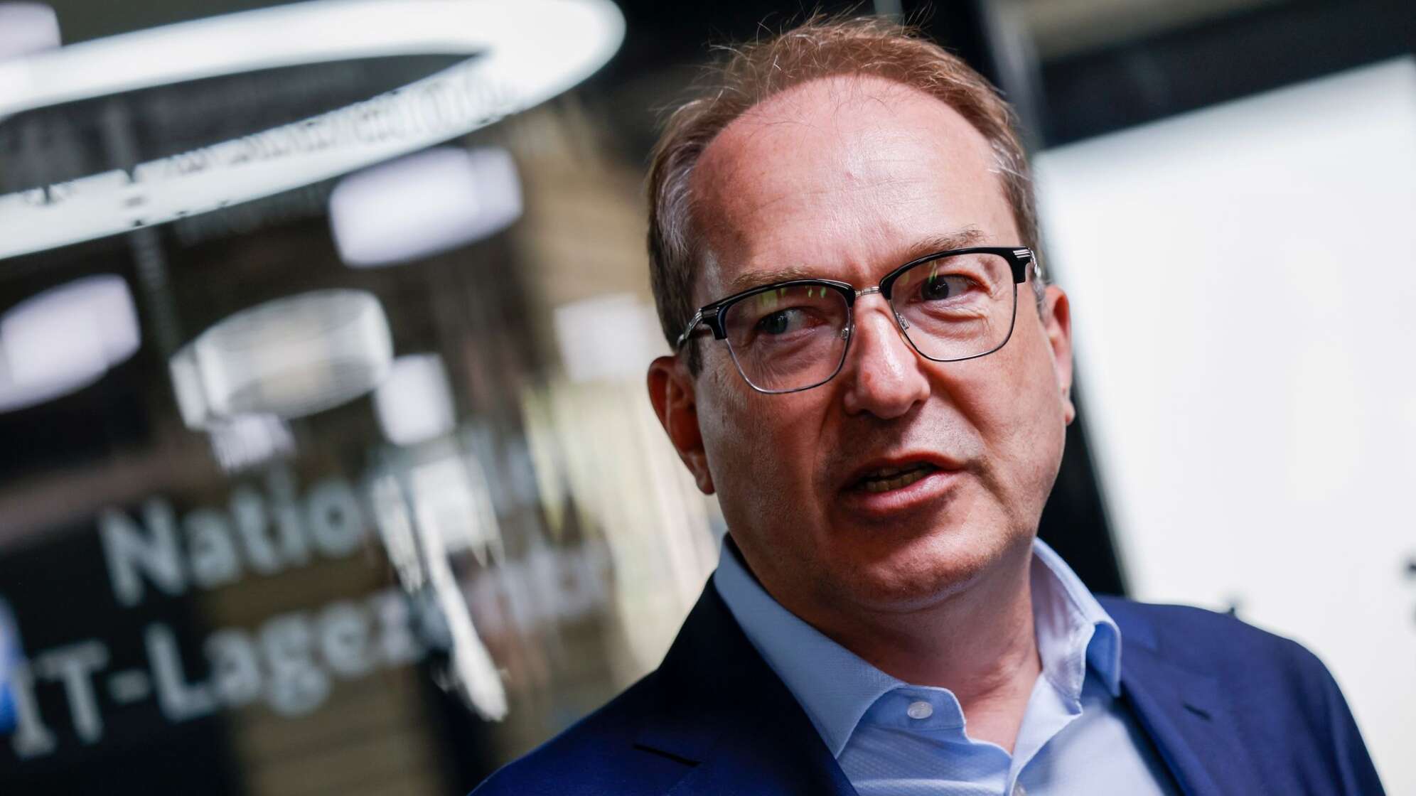 Bundesinnenminister Dobrindt besucht das IT-Lagezentrum des BSI