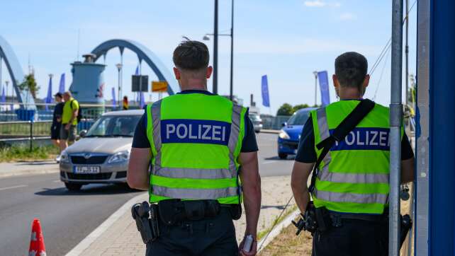 Weniger Asyl-Erstanträge im ersten Halbjahr 2025