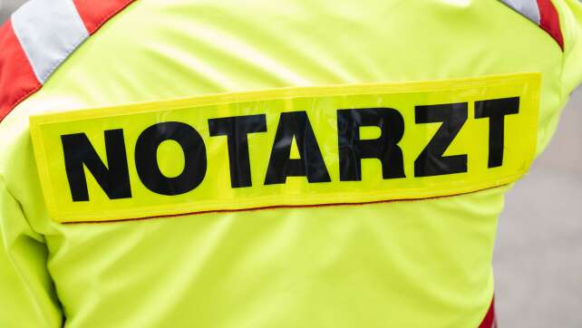 Motorradfahrer stirbt - Mitfahrerin schwer verletzt