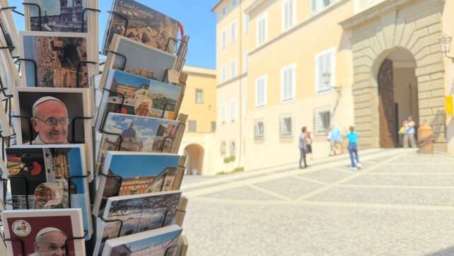 Papst kehrt in Sommerresidenz Castel Gandolfo zurück