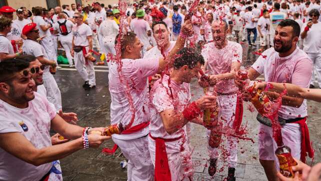Pro-Palästina Gruppe eröffnet Sanfermín-Fest in Spanien