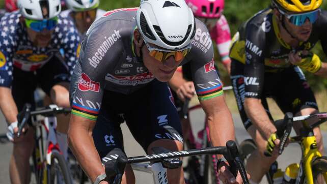 Sekunden-Krimi bei der Tour: Van der Poel wieder in Gelb