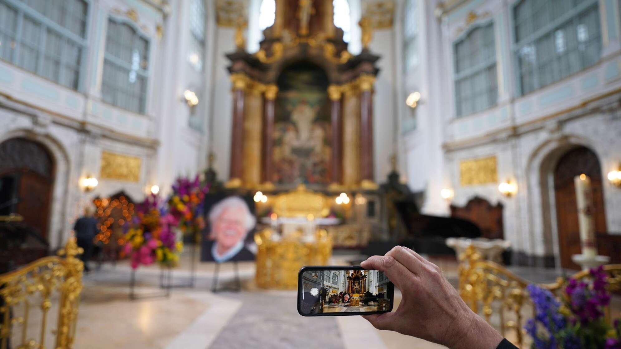 Trauerfeier für Moderator von Tiedemann