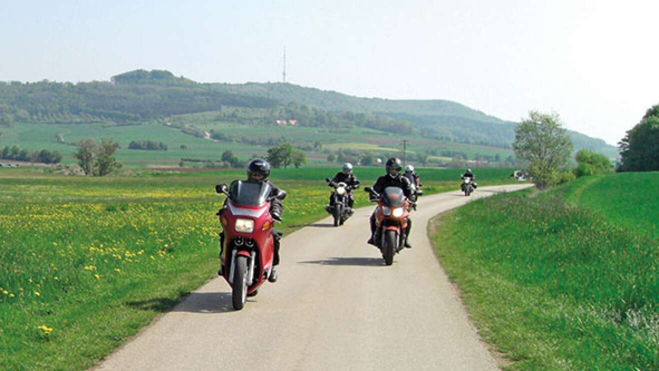 Straße und Stille – Motorradfahren mal anders