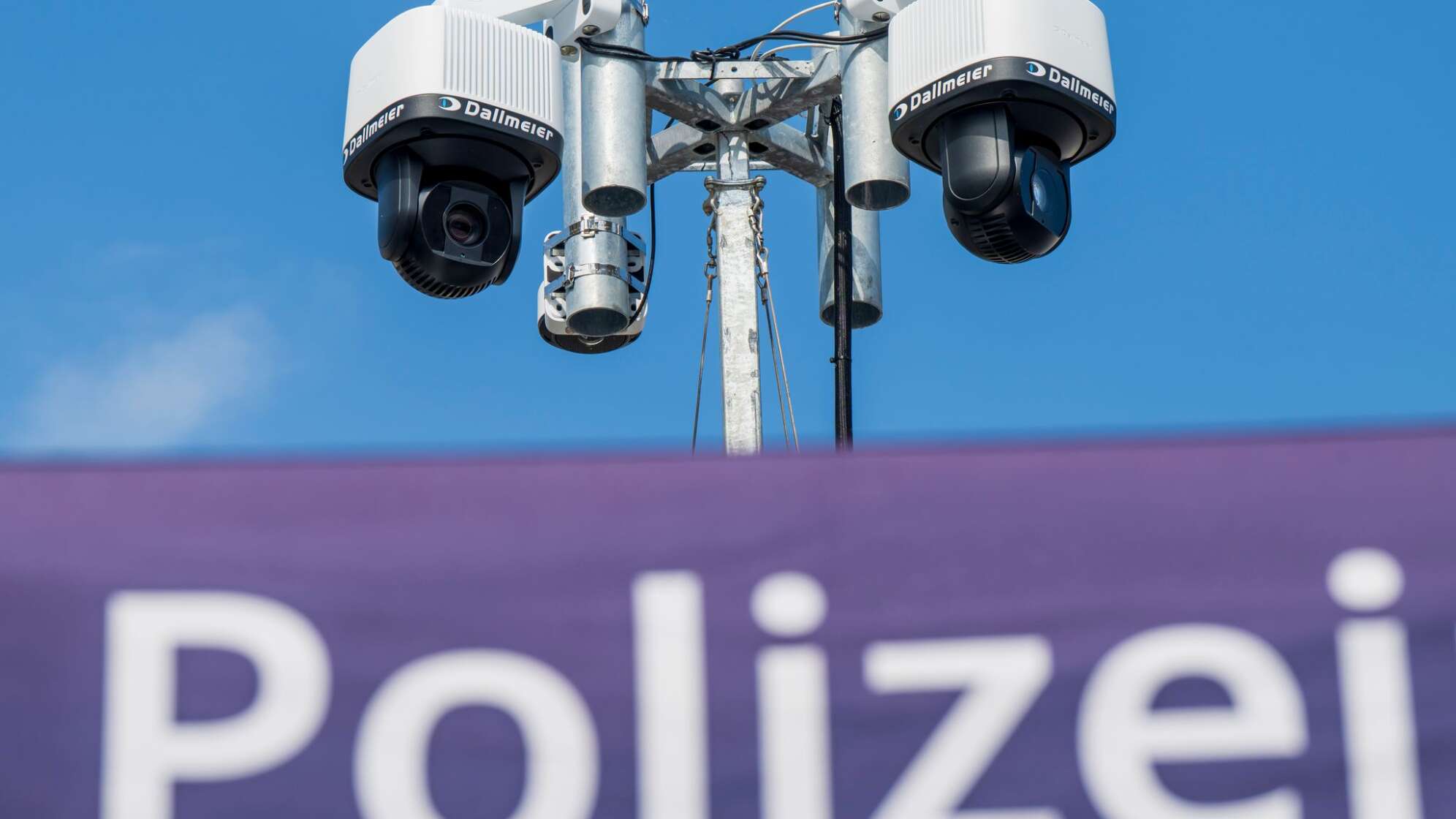 Neue Videotürme der Polizei am Stachus