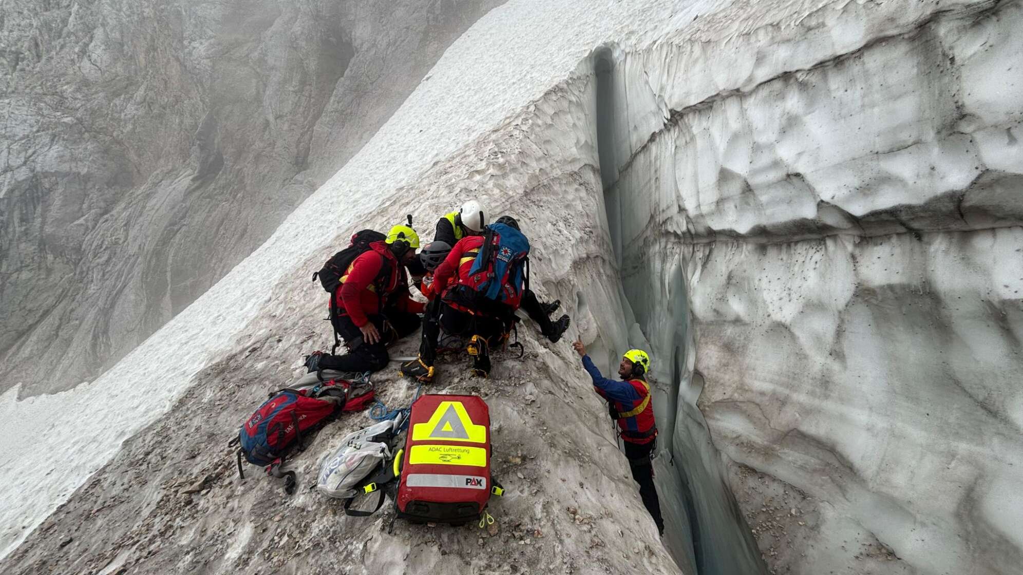 Spaltenbergung am Höllentalferner