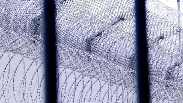 Kommunalwahlen in Bayern: Auch in der JVA Straubing stimmen Gefangene ab – So läuft die Briefwahl im Gefängnis ab