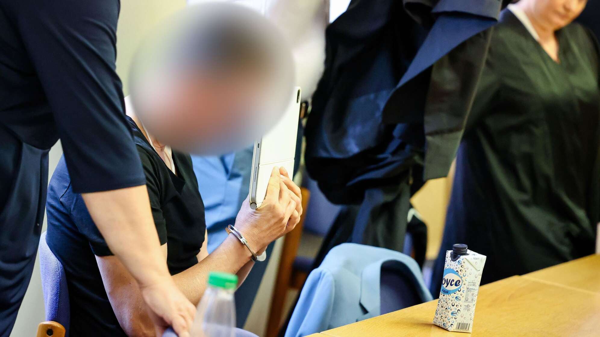 Prozess gegen einen Mann wegen Mordversuchs an seiner Ex-Frau