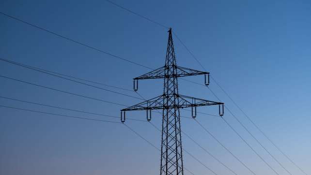 Mann klettert auf Strommast und erleidet Verbrennungen