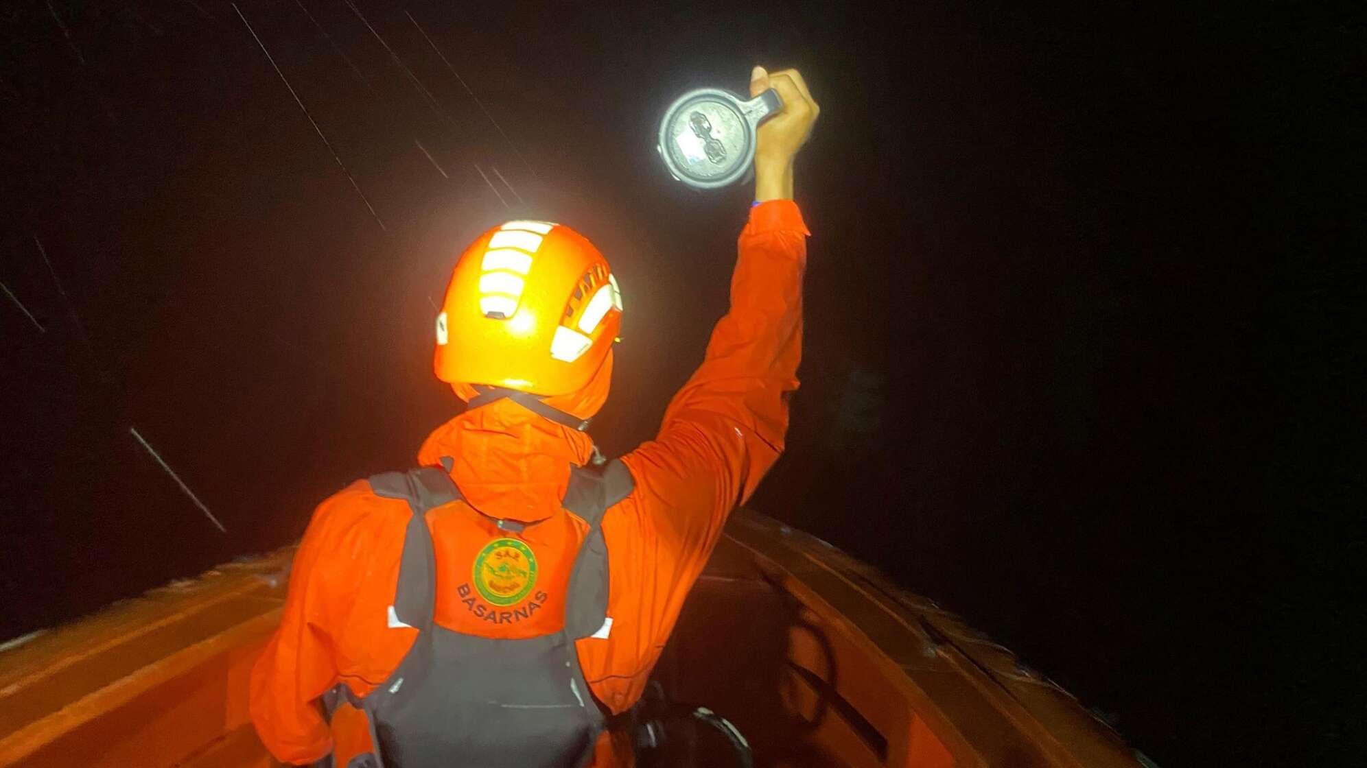 Bootsunglück in Westsumatra - Suche nach Schiffbrüchigen