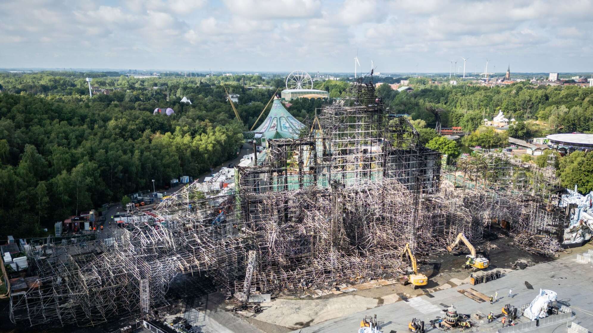 Feuer zerstört Hauptbühne von Tomorrowland-Festival