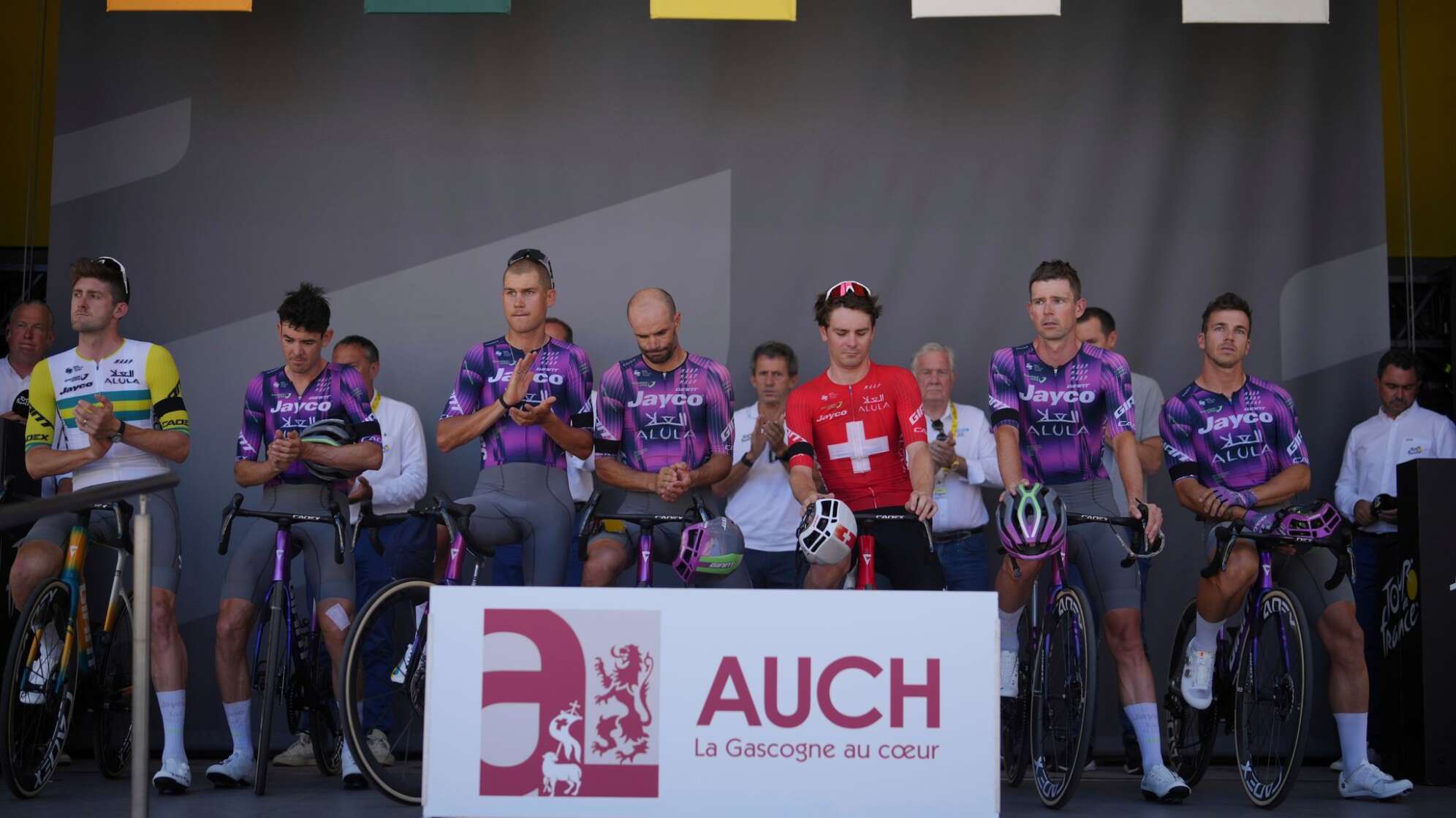 Tour de France - nach tödlichem Unfall von Samuele Privitera