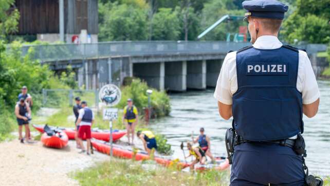 Partymeile Isar - Promille-Kontrolle für Schlauchbootfahrer