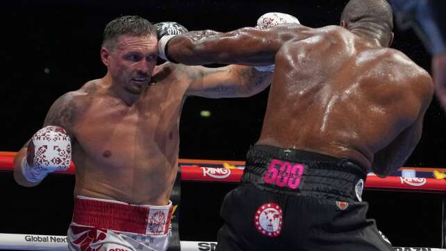 K.-o.-Sieg in London: Usyk unangefochtener Box-Weltmeister