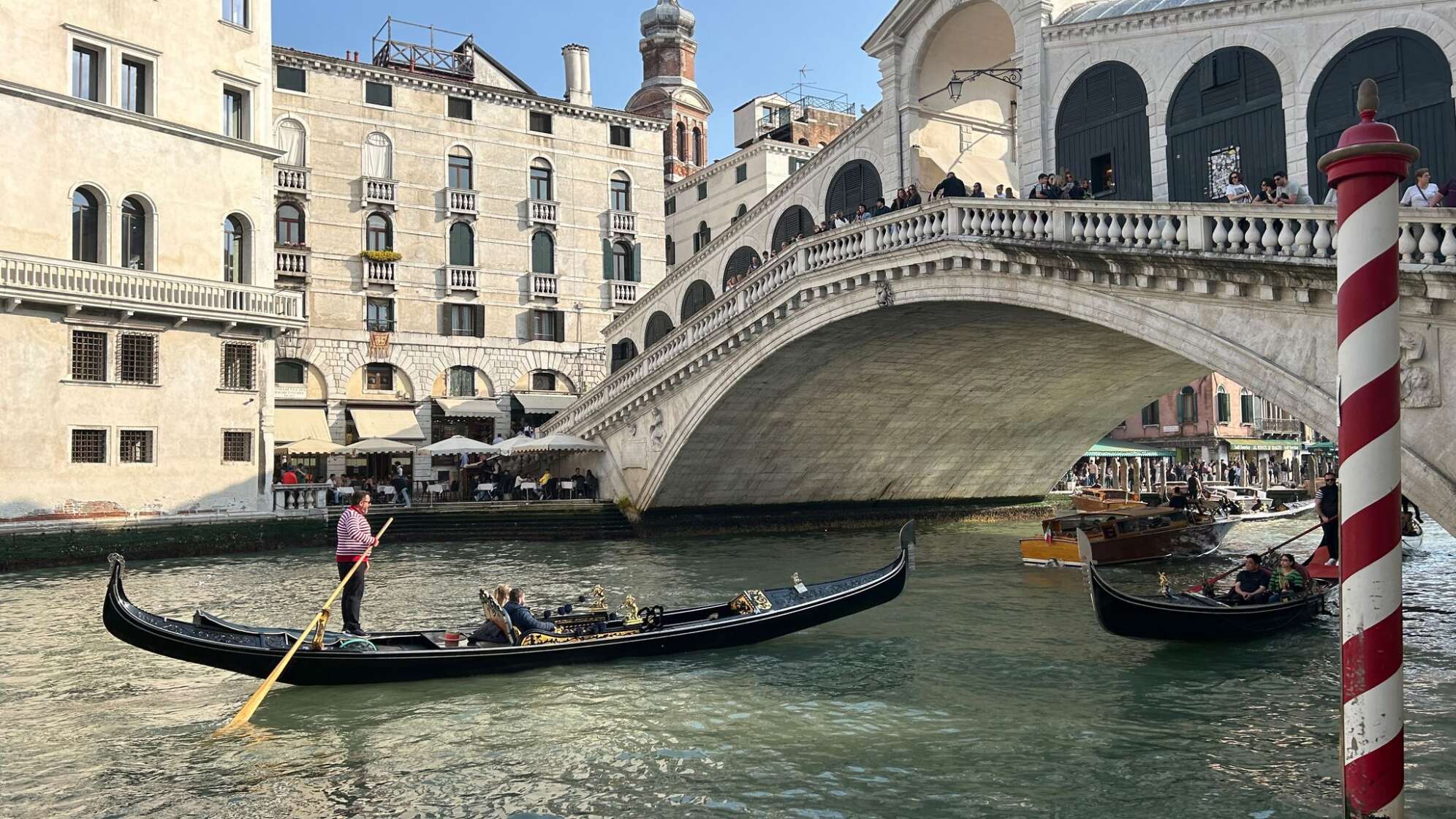 Die Rialtobrücke in Venedig