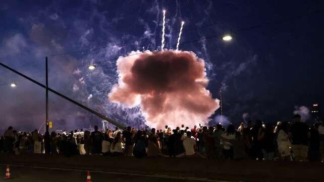 Rheinkirmes: Feuerwerk nach Unglück auf der Kippe