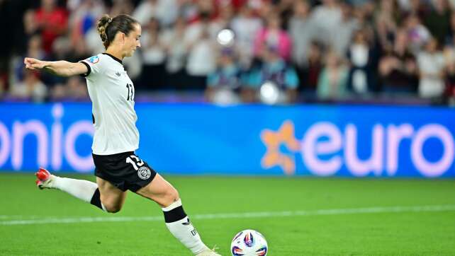 DFB-Team gegen Spanien mit Däbritz für Nüsken