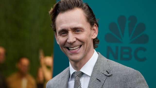 Hiddleston tanzt in Stephen-King-Verfilmung durch das Leben