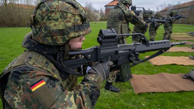 Bundeswehr: Führerschein-Zuschuss für Freiwillige?