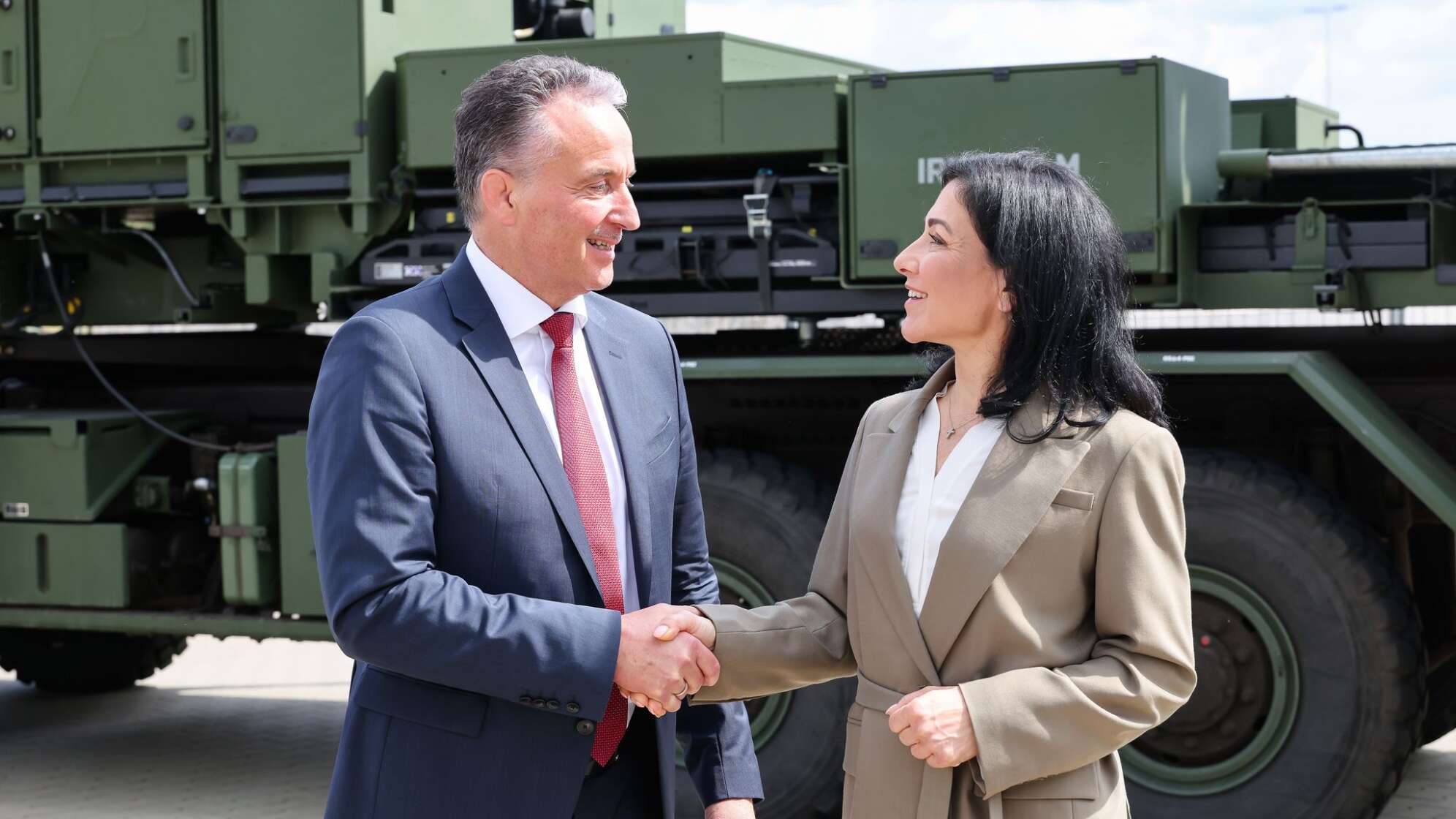 Bundeswirtschaftsministerin Reiche besucht Diehl Defence