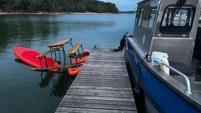 Trio mit Bierbank-Boot aus dem Verkehr gezogen