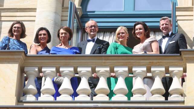 Roter Teppich für die Politik - Bayreuth-Start nach Gewitter