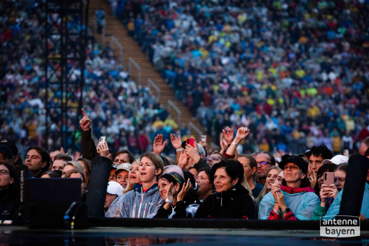 Konzertfoto von Robbie Williams auf seiner Britpop Tour am 26.07.2025 im Olympiastadion München