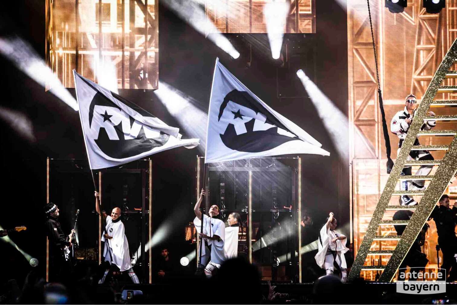 Konzertfoto von Robbie Williams auf seiner Britpop Tour am 26.07.2025 im Olympiastadion München