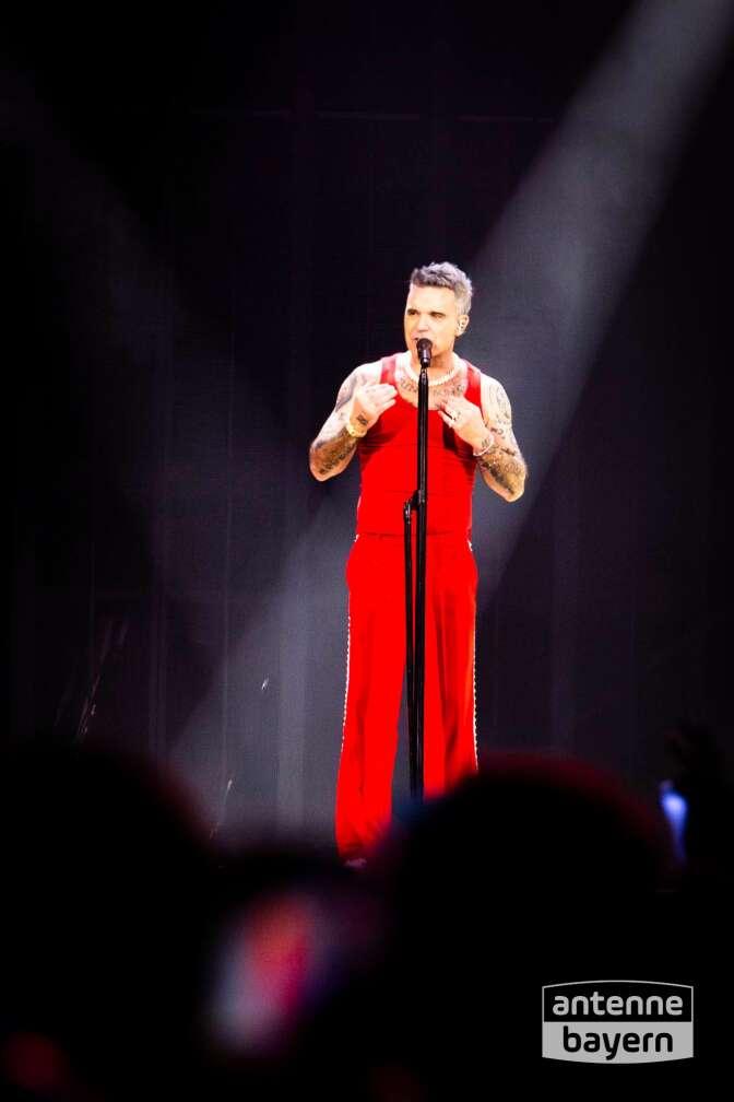 Konzertfoto von Robbie Williams auf seiner Britpop Tour am 26.07.2025 im Olympiastadion München
