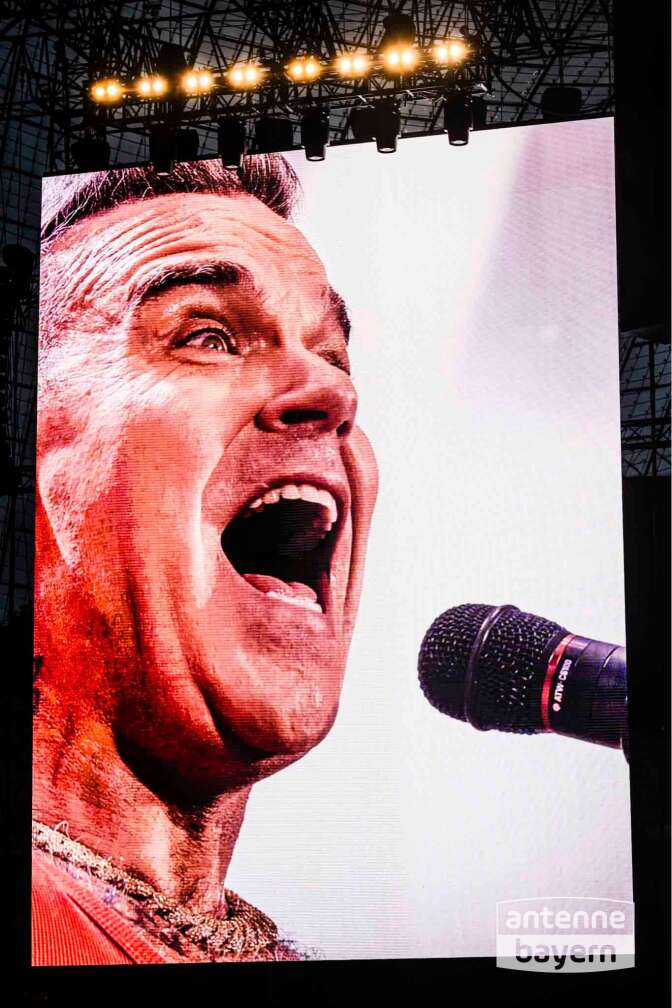 Konzertfoto von Robbie Williams auf seiner Britpop Tour am 26.07.2025 im Olympiastadion München