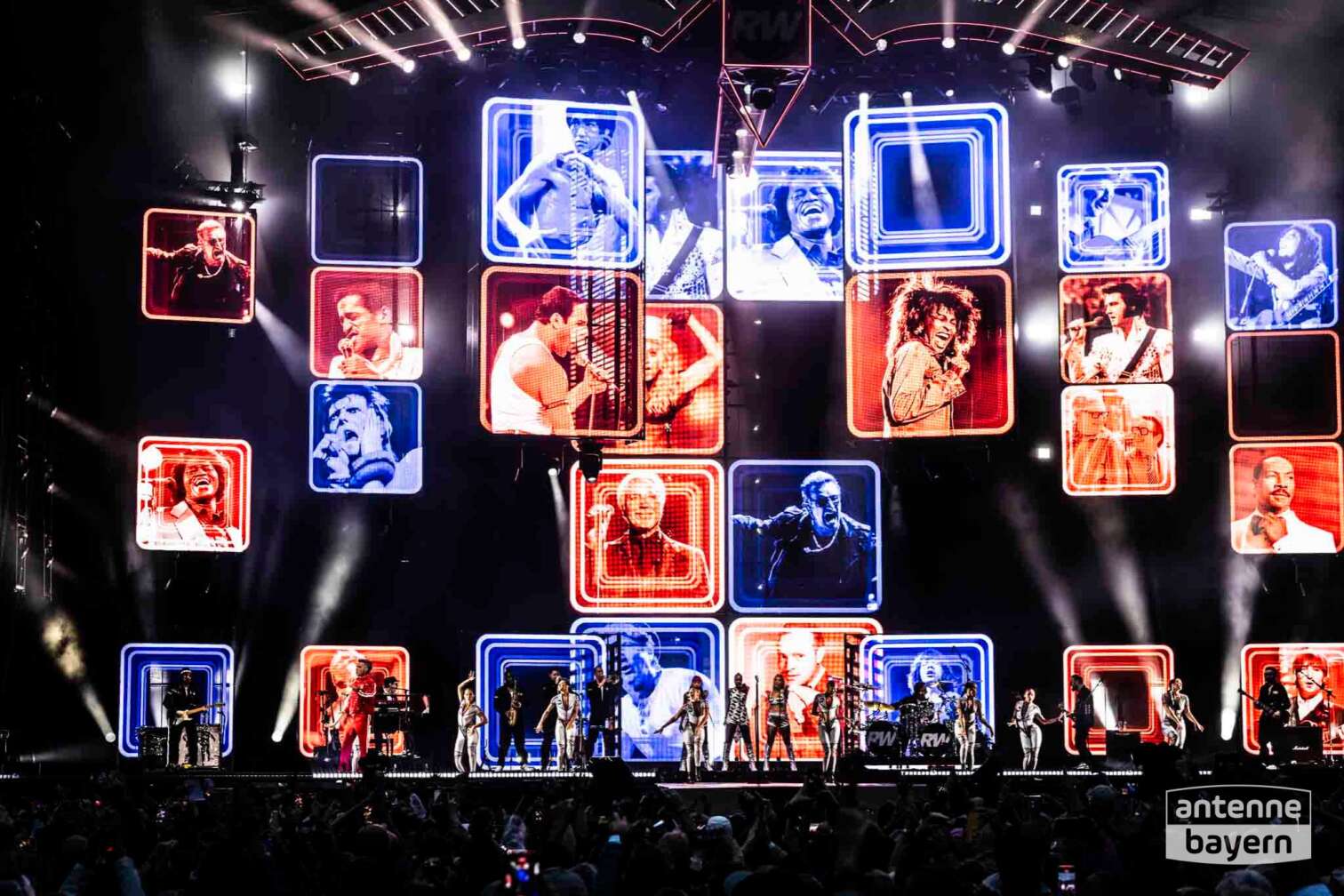 Konzertfoto von Robbie Williams auf seiner Britpop Tour am 26.07.2025 im Olympiastadion München