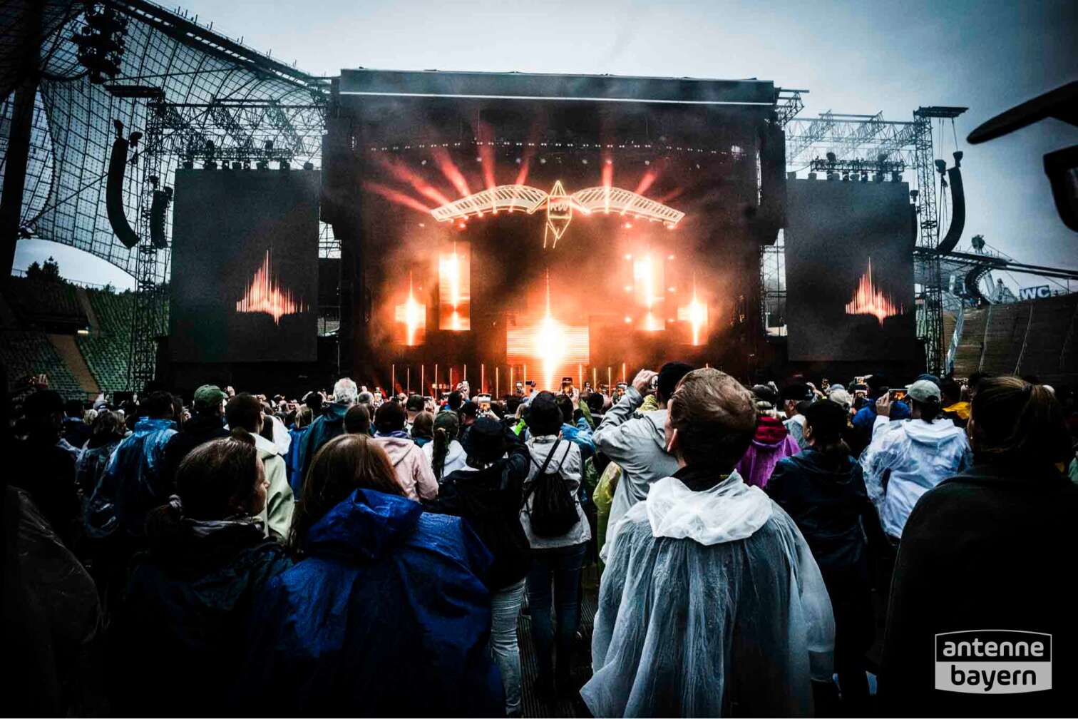 Konzertfoto von Robbie Williams auf seiner Britpop Tour am 26.07.2025 im Olympiastadion München