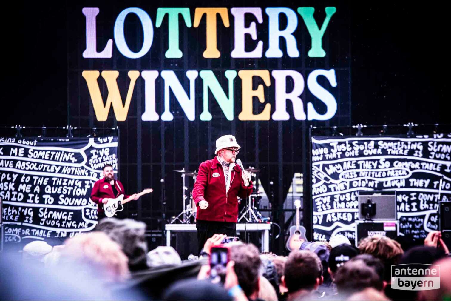 Konzertfoto von Lottery Winners als Vorband bei Robbie Williams am 26.07.2025 im Olympiastadion München