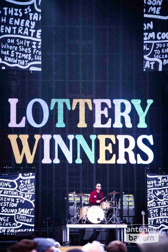 Konzertfoto von Lottery Winners als Vorband bei Robbie Williams am 26.07.2025 im Olympiastadion München
