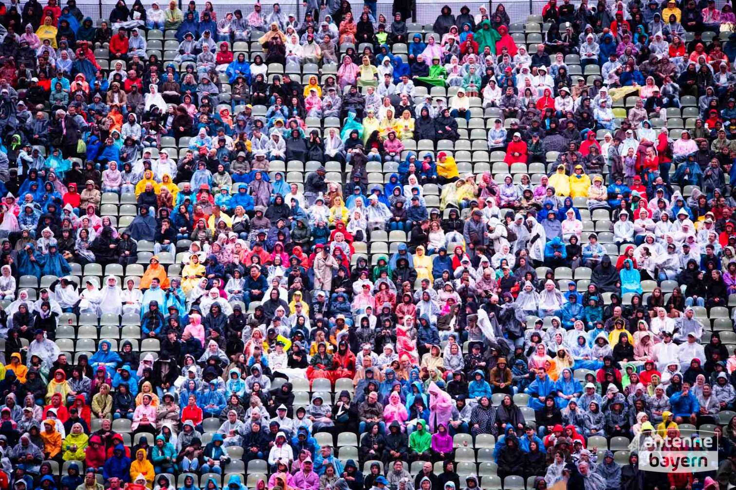 Konzertfoto von Lottery Winners als Vorband bei Robbie Williams am 26.07.2025 im Olympiastadion München