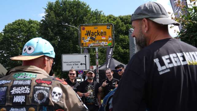 Erster Schlamm in Wacken - Metalfans reisen an