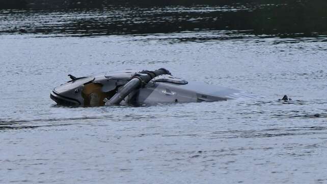 Trümmer im Fluss: Helikopter auf Bundeswehr-Flug abgestürzt