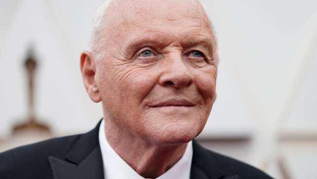 Hopkins ulkt als Hannibal Lecter über Kardashian-Produkt