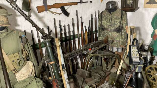 Ordnungsamts-Mitarbeiter findet Waffenarsenal bei Senior