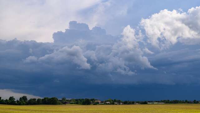 Wechselhaftes Wochenende mit Regen, Wind und Gewittern
