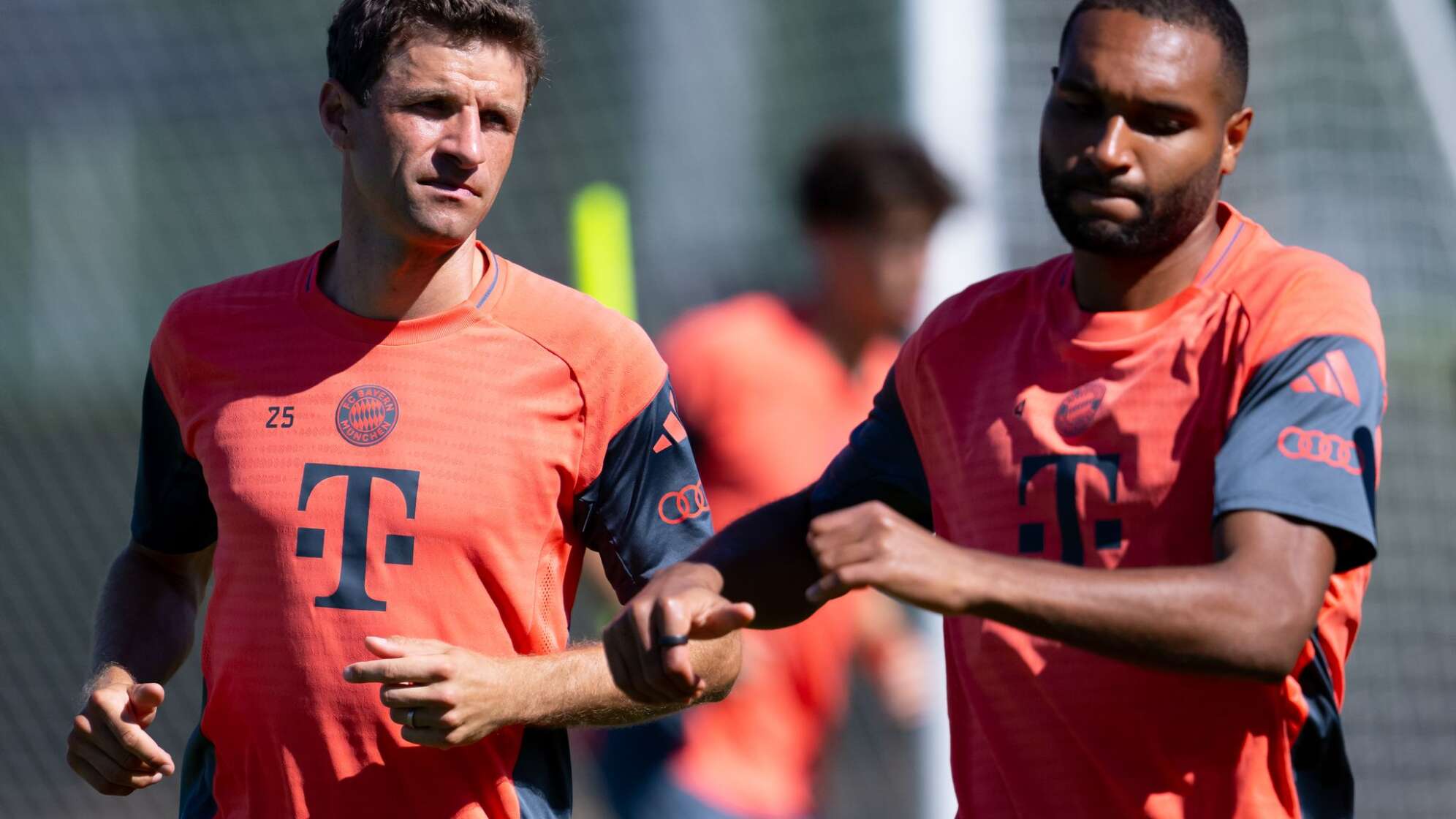 Thomas Müller (l) und Jonathan Tah