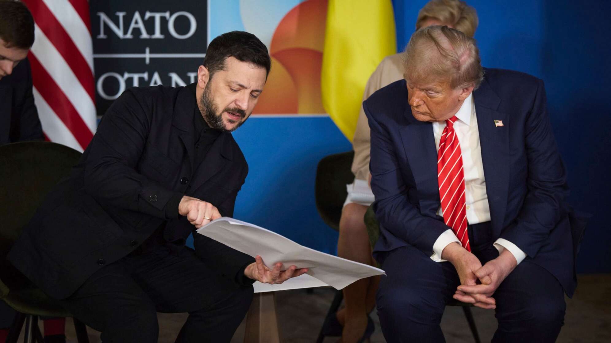 Selenskyj und Trump (r)