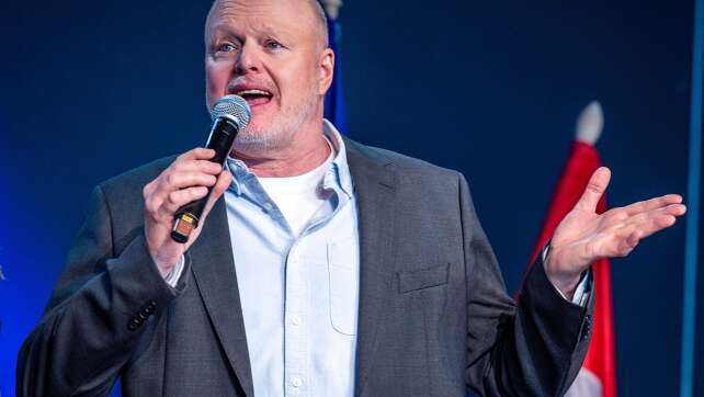 Raab und Bully bringen Song zu «Kanu des Manitu» heraus